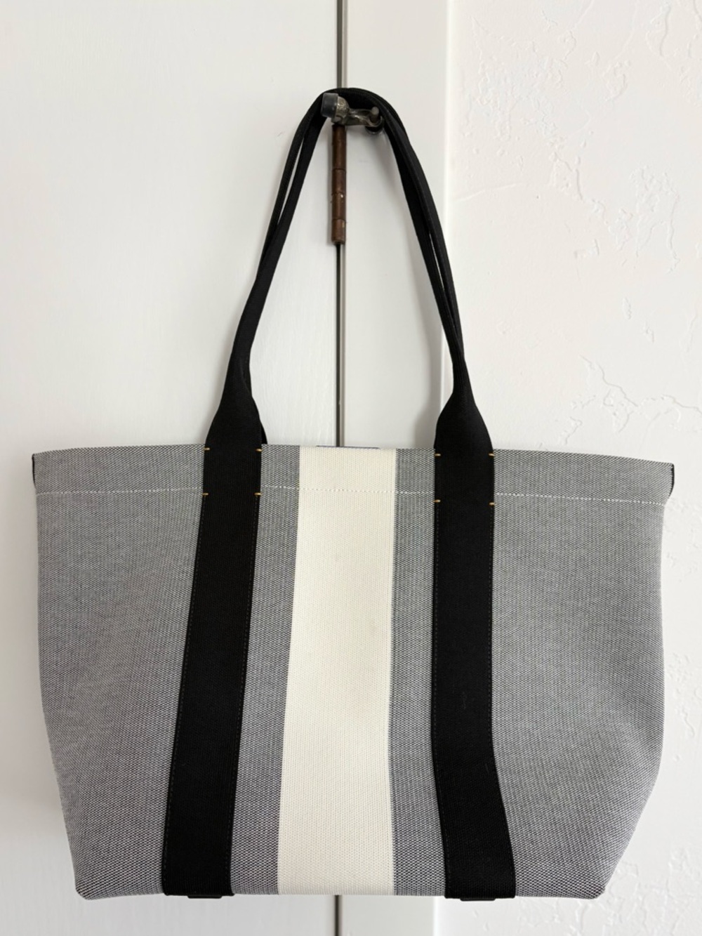 Rothy's Essential Tote in Grey Mist - Picture 4 of 16